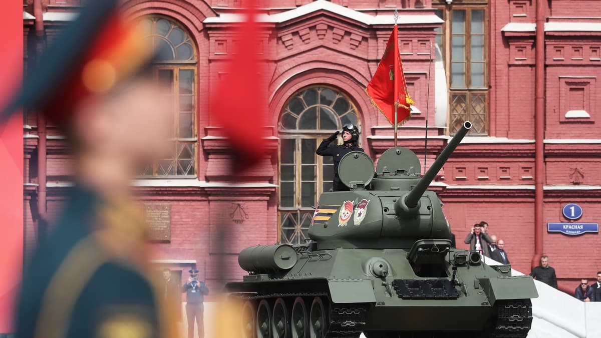 T-34 -panssarivaunu Punaisella torilla.