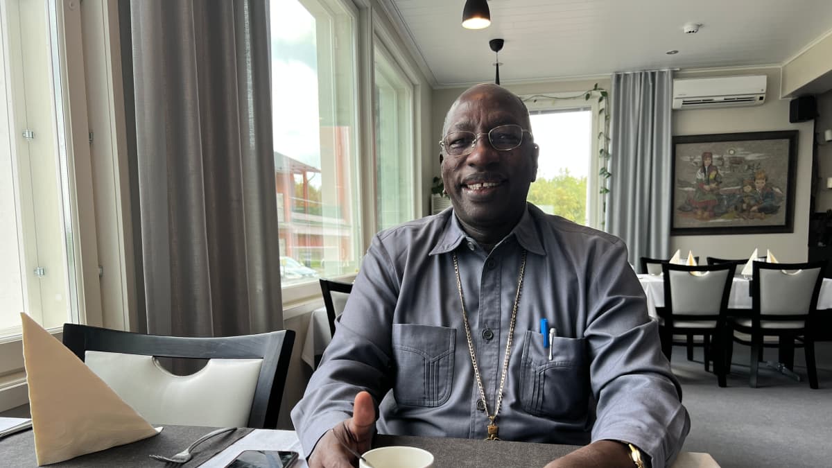 Tanzanialaš maasai bismá Jacob Mameo Moreto Sámi girkobeivviin borgemánus 2022.