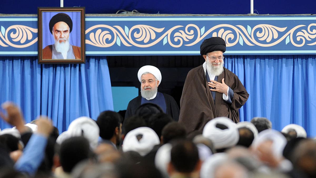 Ajatollah Khomeini ja Hasan Rouhani.