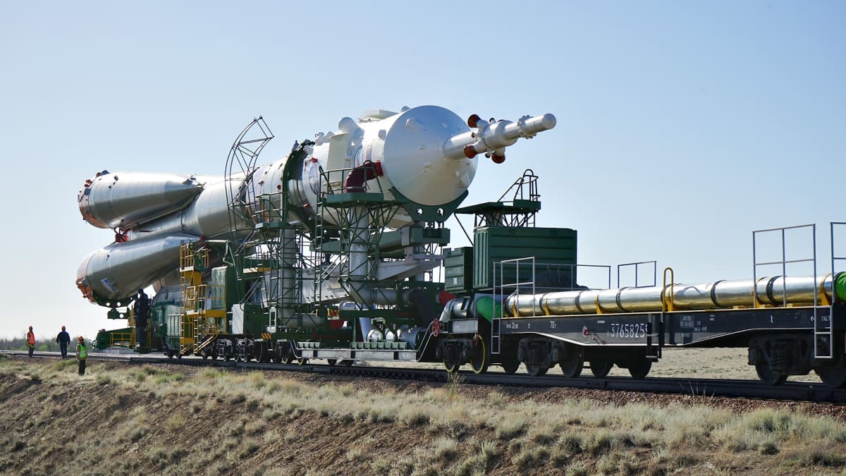 Sojuz raketti siirtyy