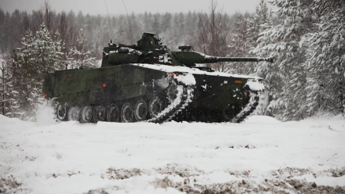 Arkistokuva CV90-rynnäkköpanssarivaunusta.