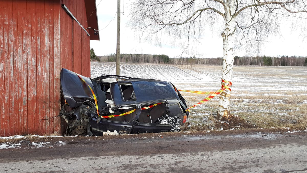 Auto-onnettomuus Nakkilassa.