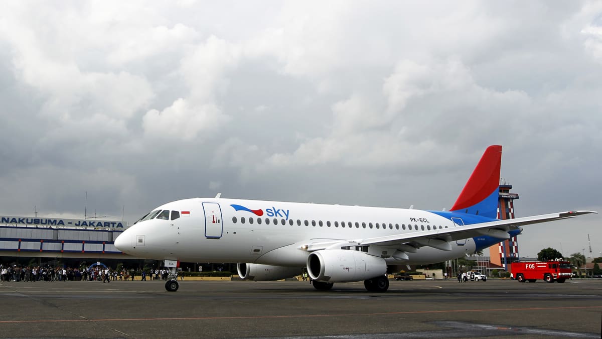 Suhoi Superjet 100s -tyyppinen lentokone.