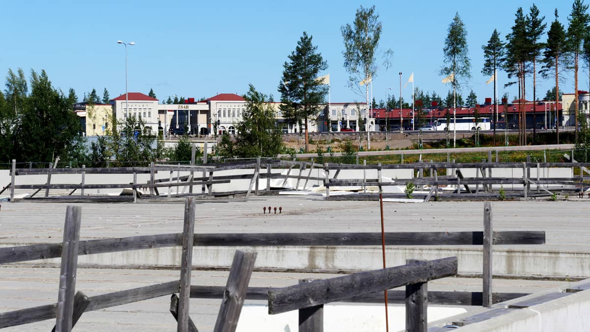 Virolahdella, lähellä Vaalimaan rajaylityspaikaa on perustukset valmiina uudelle kauppakeskukselle.