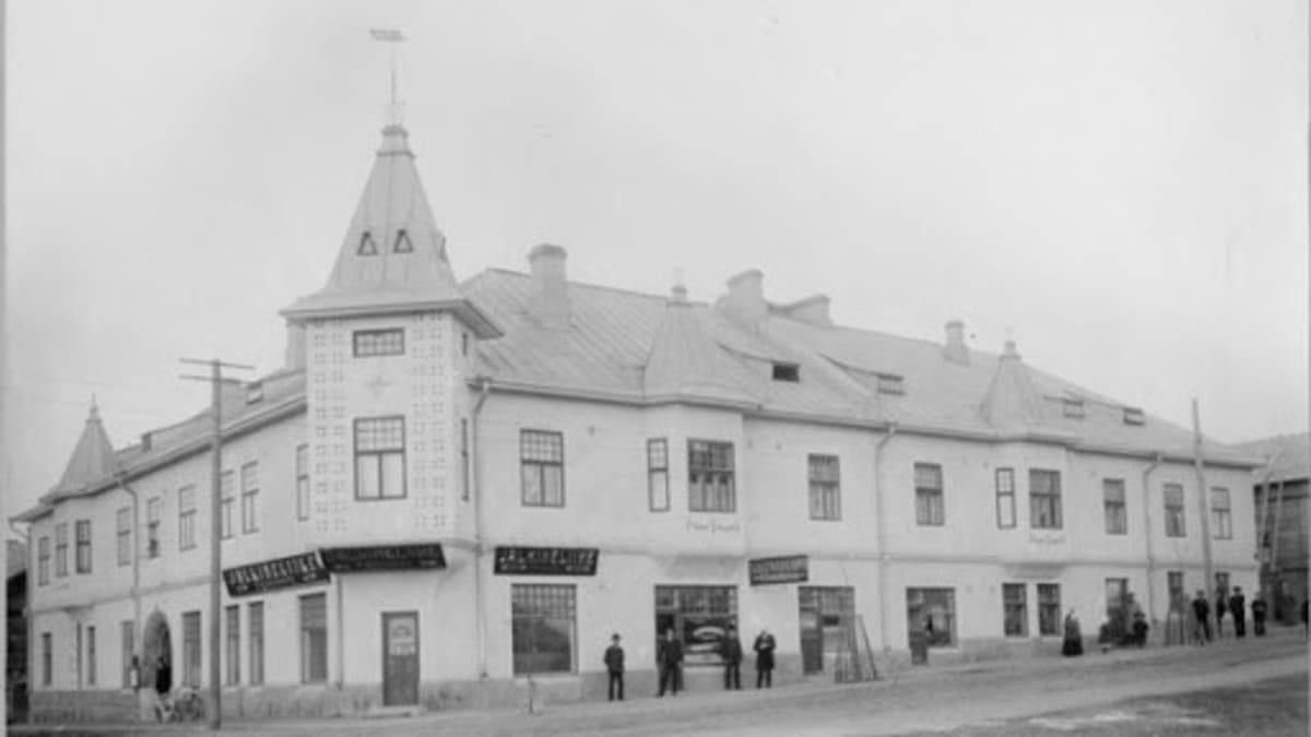 Kinnusen talo kuvattuna vuonna 1909 tai 1910