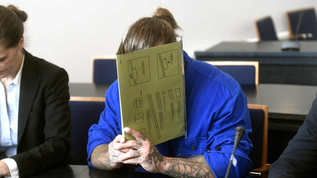 Porvoon ampumisesta epäiltyjen veljesten vangitsemisistunnot järjestettiin Vantaalla Itä-Uudenmaan käräjäoikeudessa 29. elokuuta 2019, kuvassa vanhempi veljeksistä.