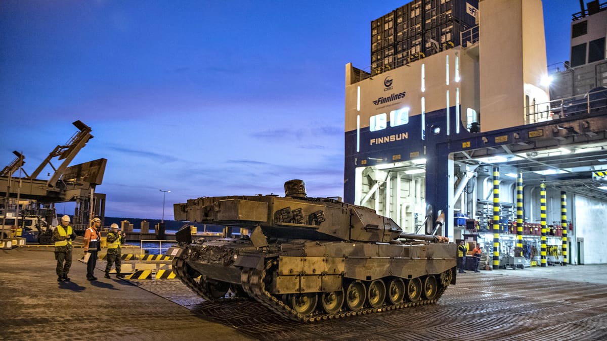Leopard 2A6 -taistelupanssarivaunujen viimeinen erä Hollannista saapui Vuosaaren satamaan perjantaina 25. lokakuuta 2019.
