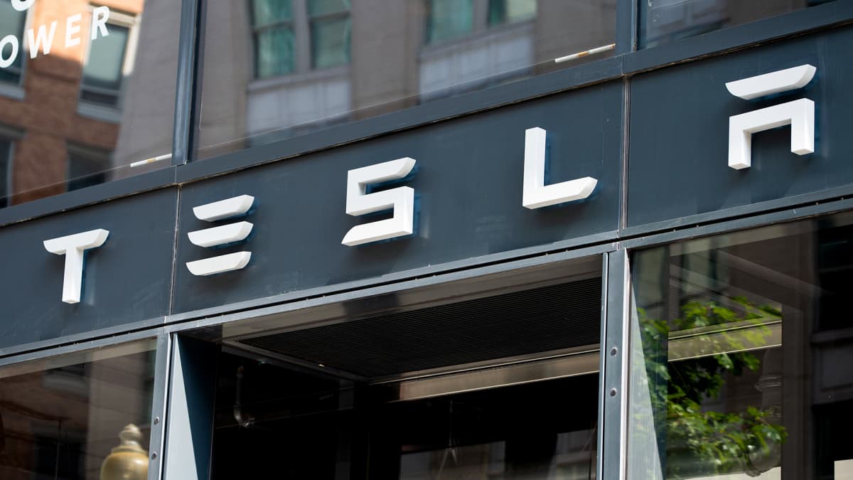 Teslan myyntipiste Washingtonissa.