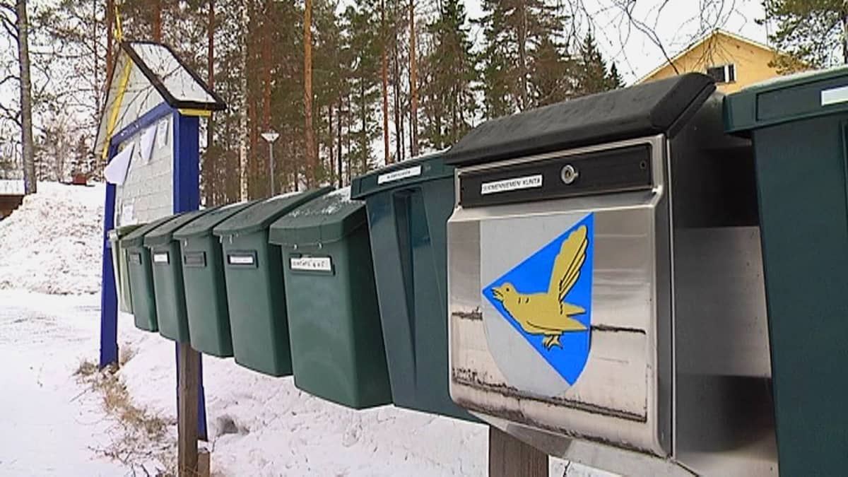 Postilaatikoita  rivissä Suomenniemellä