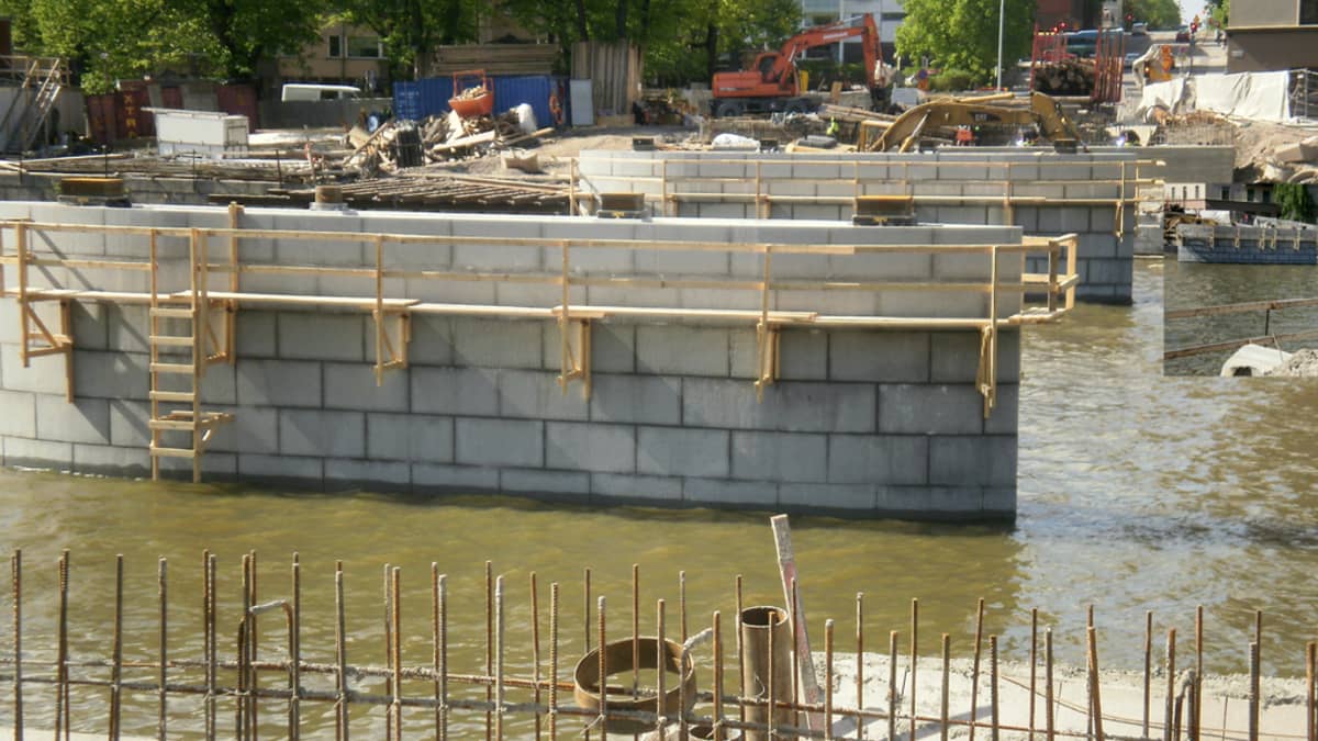 Myllysillan rakennustyömaa kesäkuun alussa 2011.