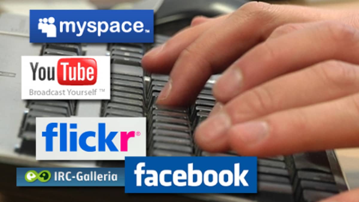 Kuvassa tietokoneen näppäimistö ja ihmisen kädet sekä eri nettiyhteisöjen logoja