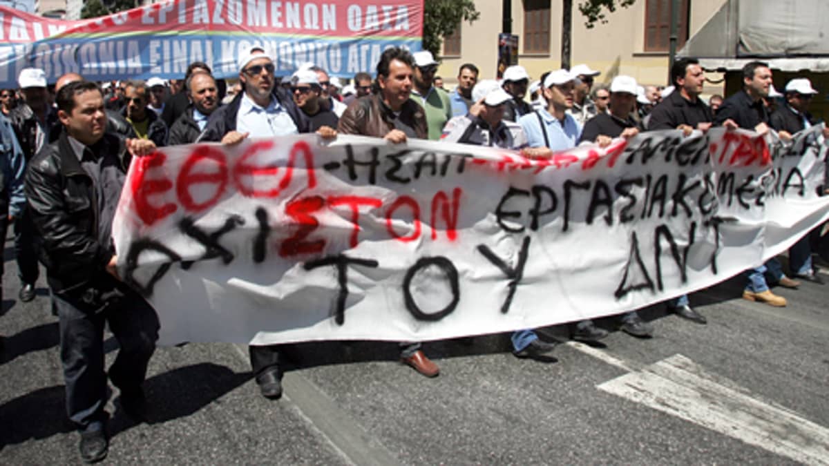 Julkisen liikenteen työtekijöitä marssi Kreikassa