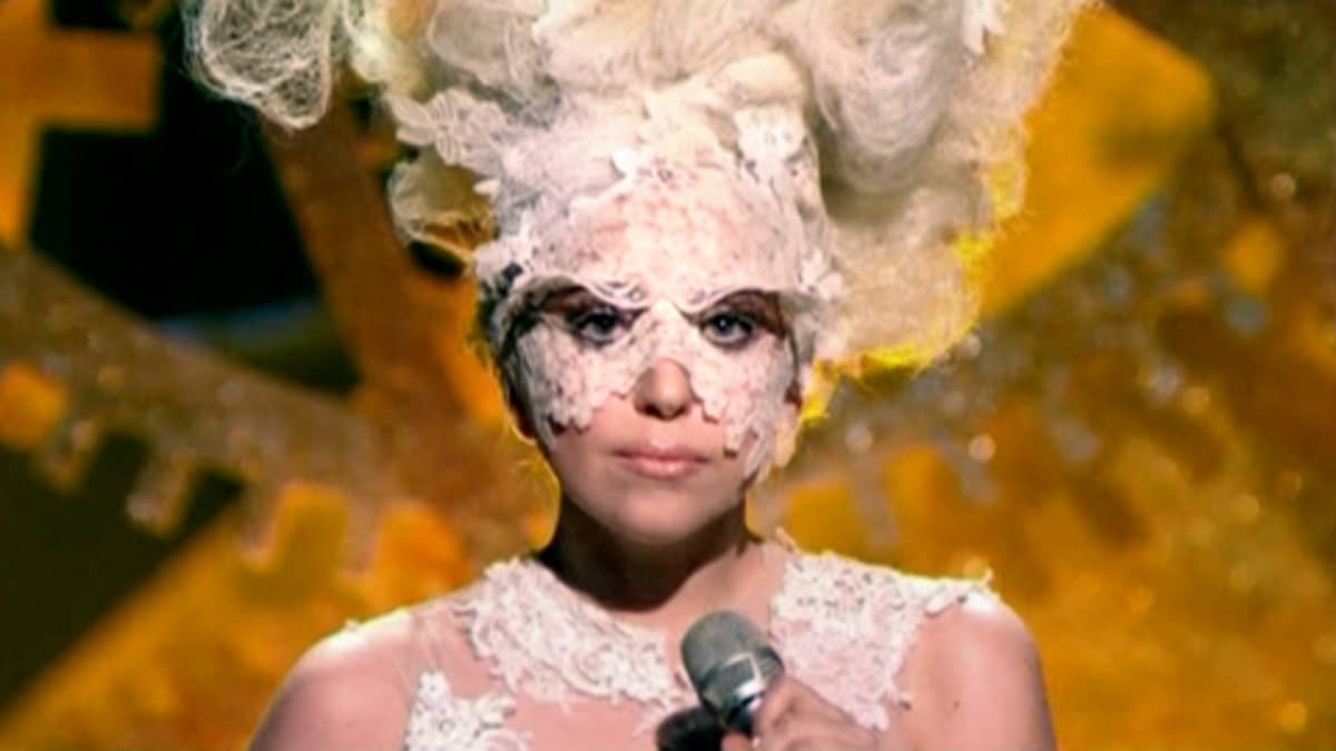 Lady Gaga  Brit Awards - palkintogaalassa.