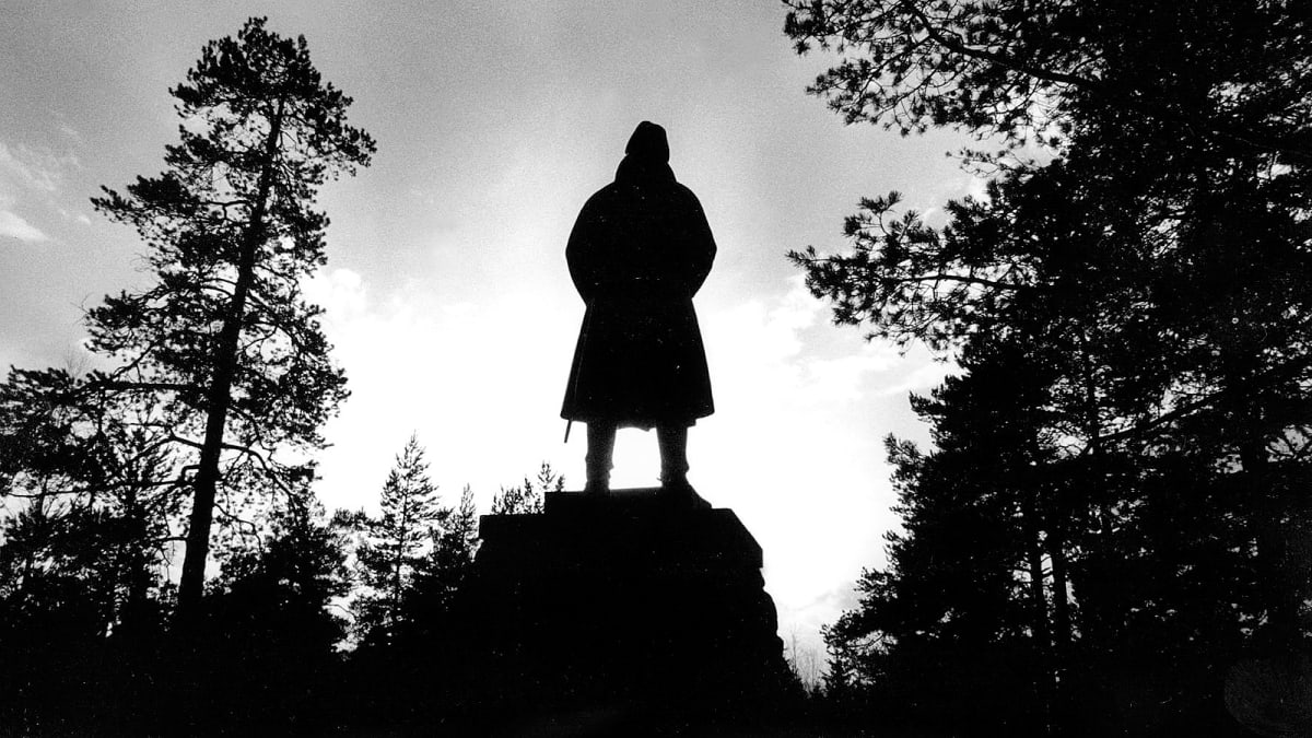 Mannerheimin patsas Vehmaisissa