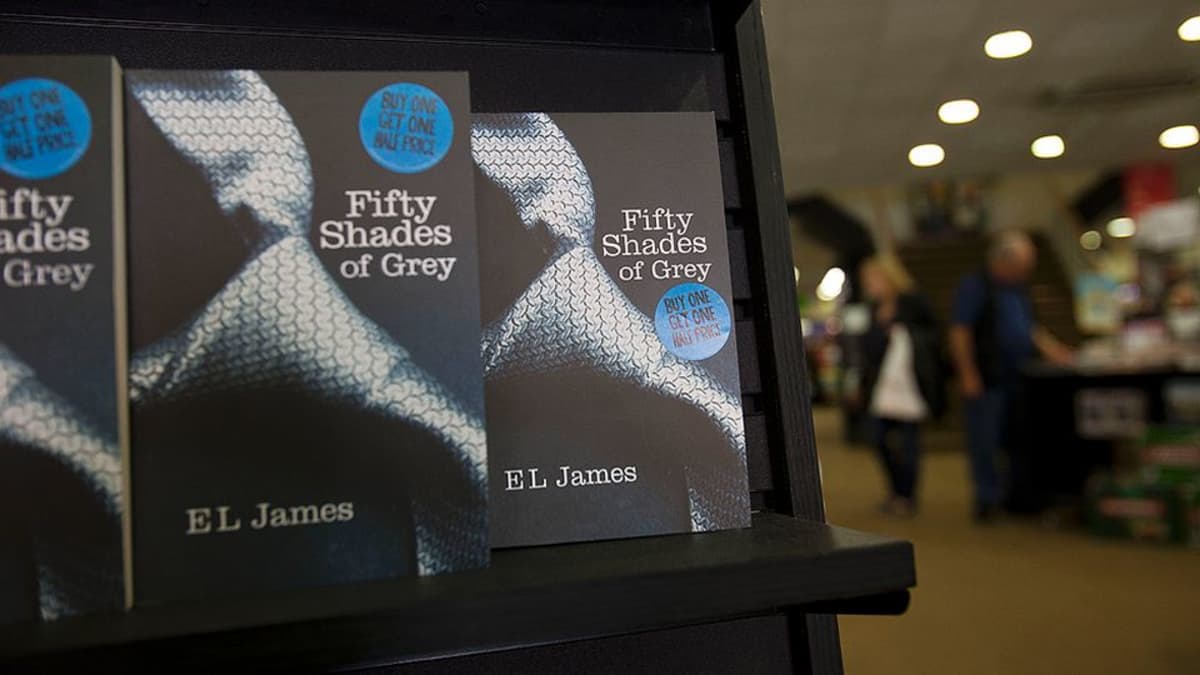 Fifty Shades of Gray -kirjoja kirjakaupassa Lontoossa.