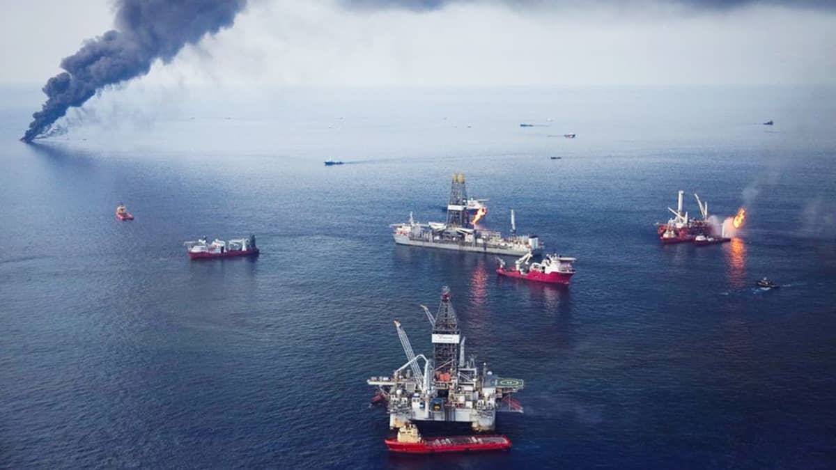 Deepwater Horizonin öljyvuodon leviämistä yritettiin estää muun muassa polttamalla sitä 19. kesäkuuta 2010.