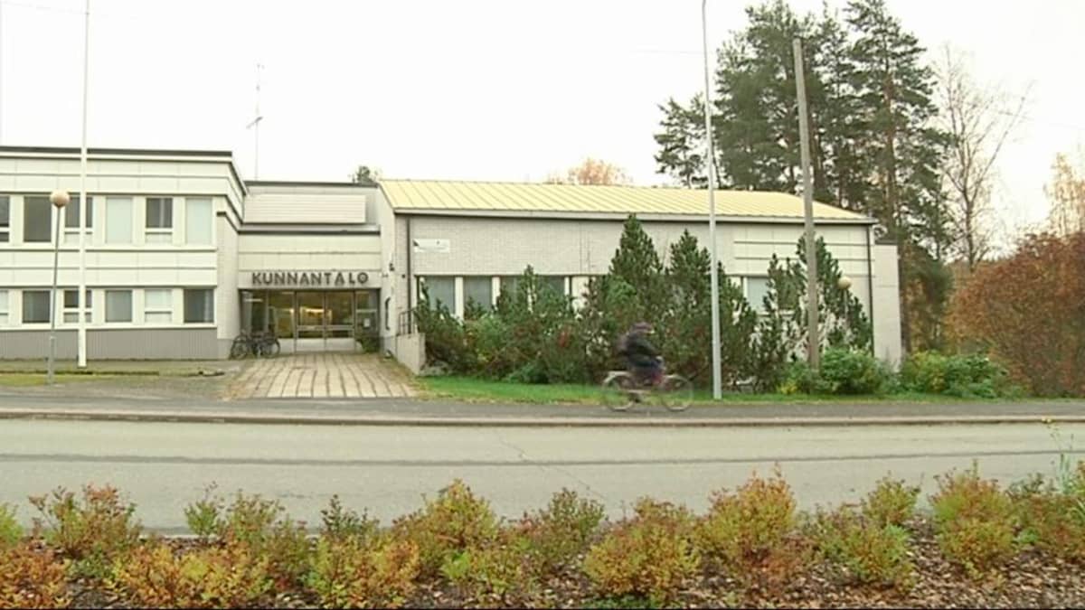 Pyhäselän entinen kunnantalo on nykyisin Joensuun palvelupiste. 