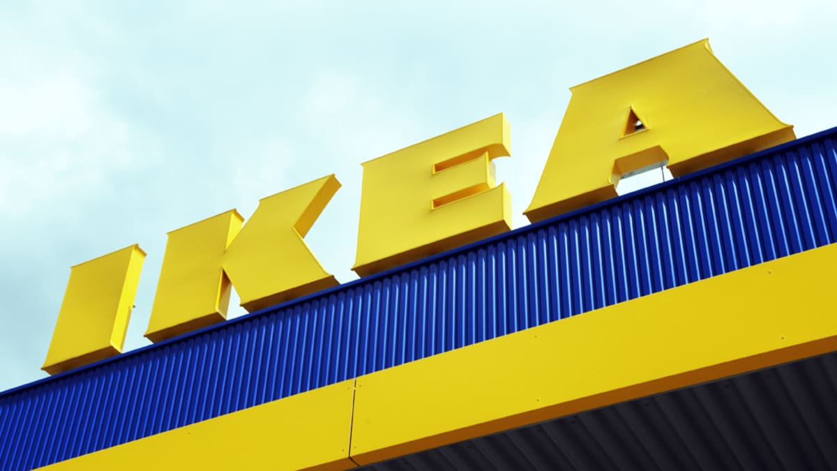 Ikean logon katolla. 