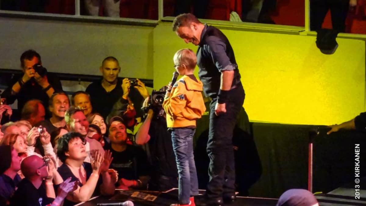 Springsteen nosti lavalle tämän nuorukaisen. Viime kesänä Olympiastadionilla hänen veljensä pääsi lavalle laulamaan.