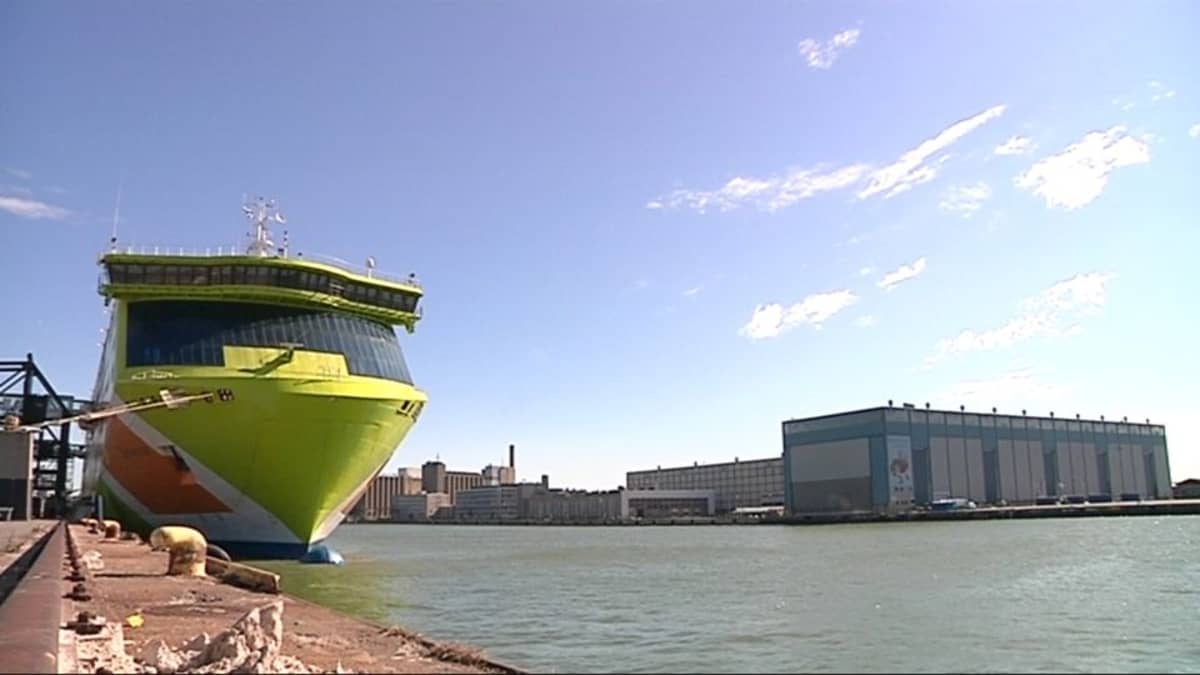 Tallink -laiva kinni Länsisataman laiturissa