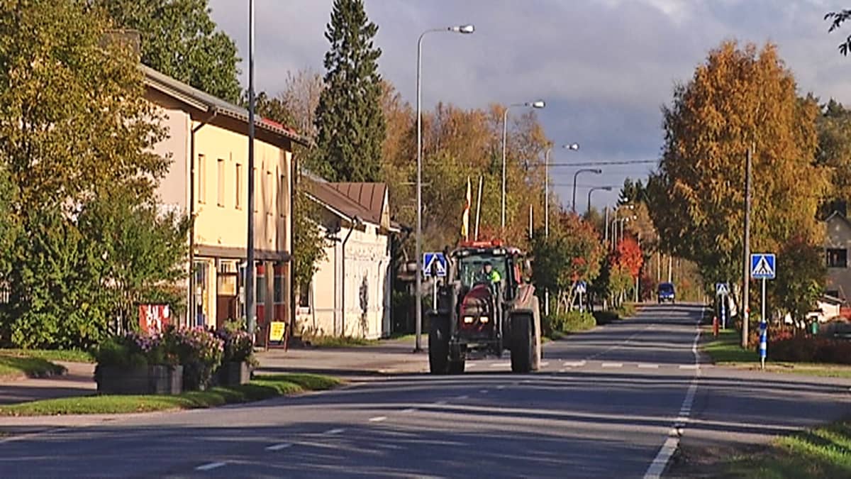 Traktori Juupajoen Korkeakoksen raitilla