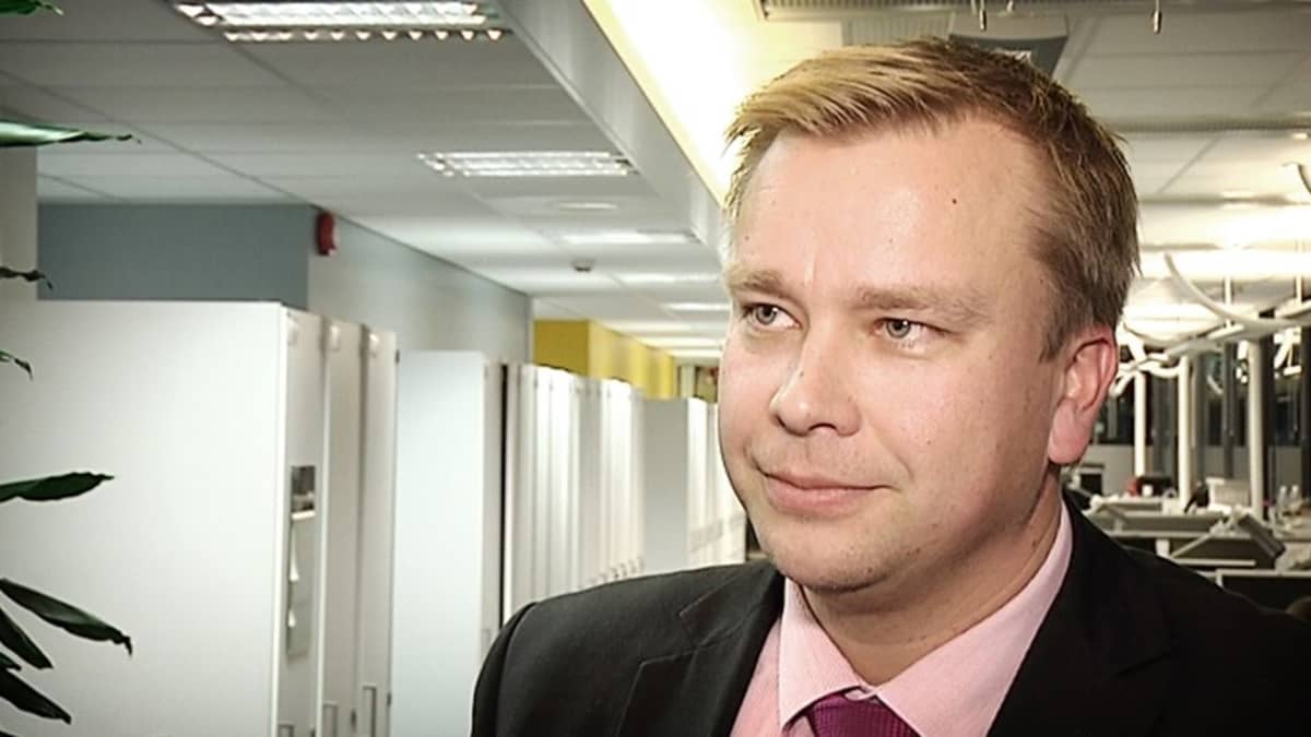 Ulkoasiainvaliokunnan puheenjohtaja Antti Kaikkonen