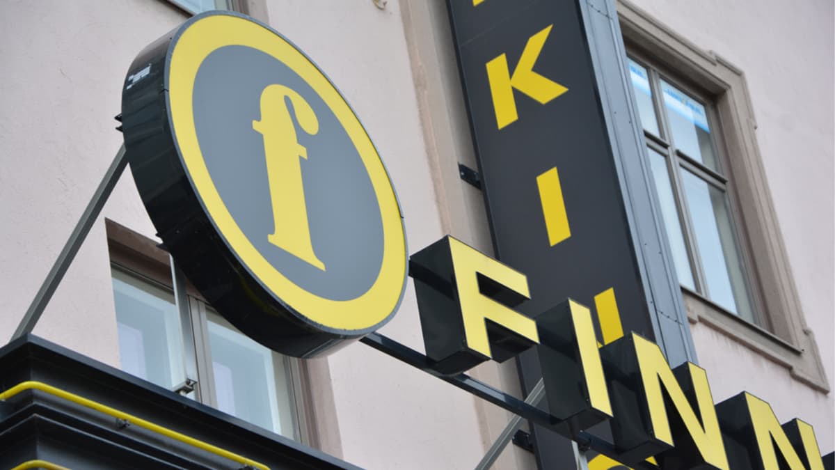 Turun Kinopalatsin Finnkino-kyltti.
