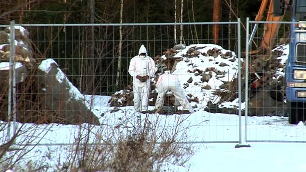 Oululaiselta teollisuusalueelta löydettiin maahan haudattuna 50 tonnia asbestia.