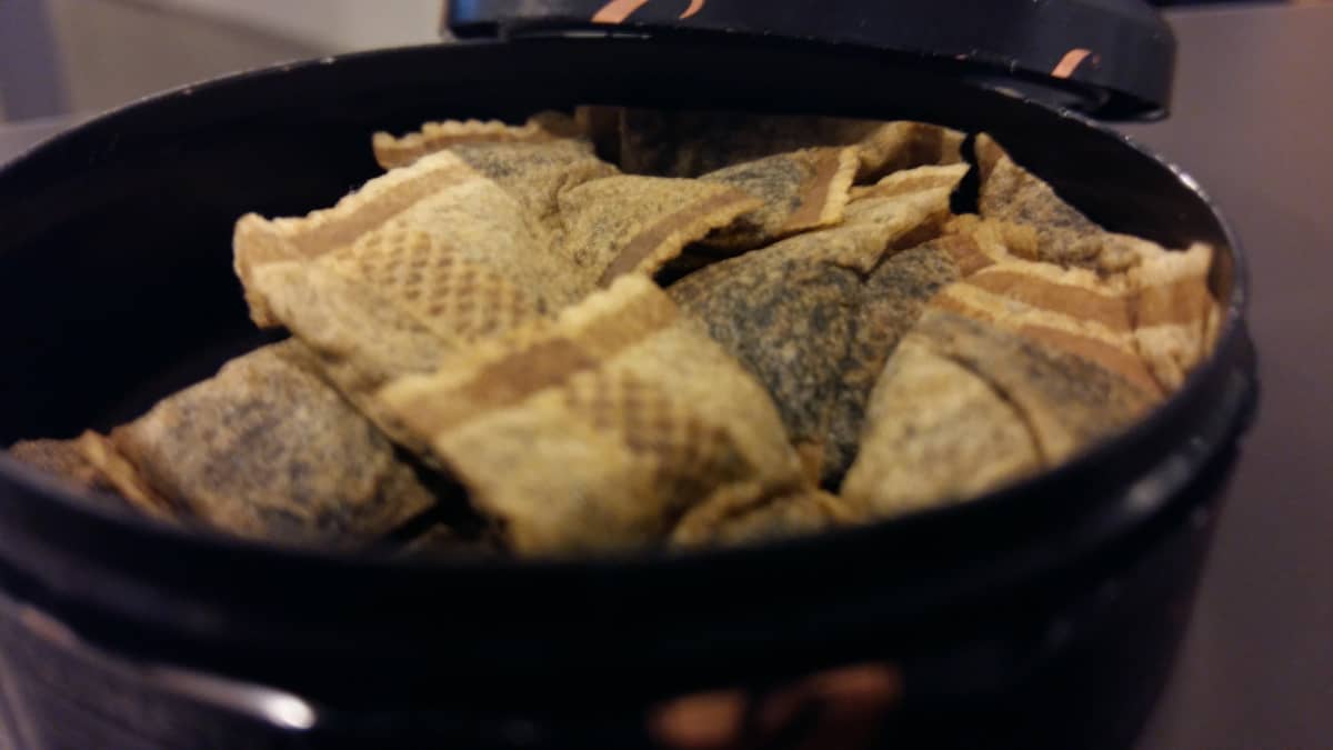 Alaikaiset Pojat Tuomittiin Nuuskakaupoista Sakkoihin Mopoautosta Loytyi 89 Rasiaa Yle Uutiset Yle Fi