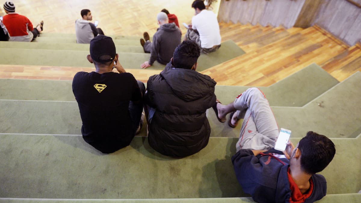 Turvapaikan hakijoita Evitskogin vastaanottokeskuksessa Kirkkonummella.