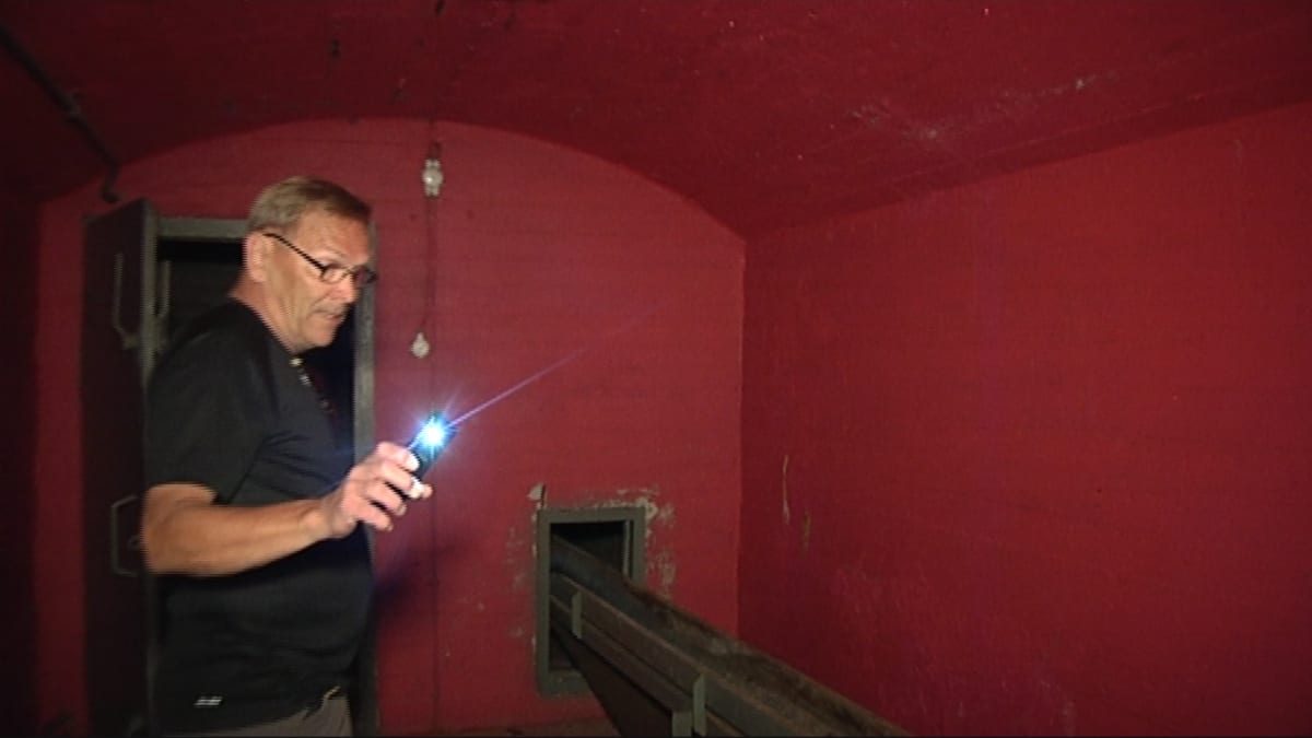 Örön ammusvarastossa on punaiset seinät.