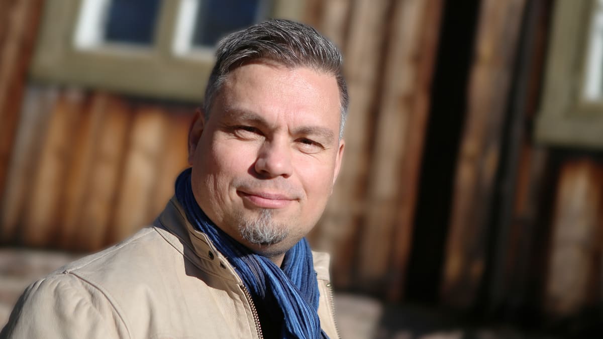 Tommi Kinnusen kolumni Miehissä asuu kollektiivinen pahuus Yle Uutiset kuva