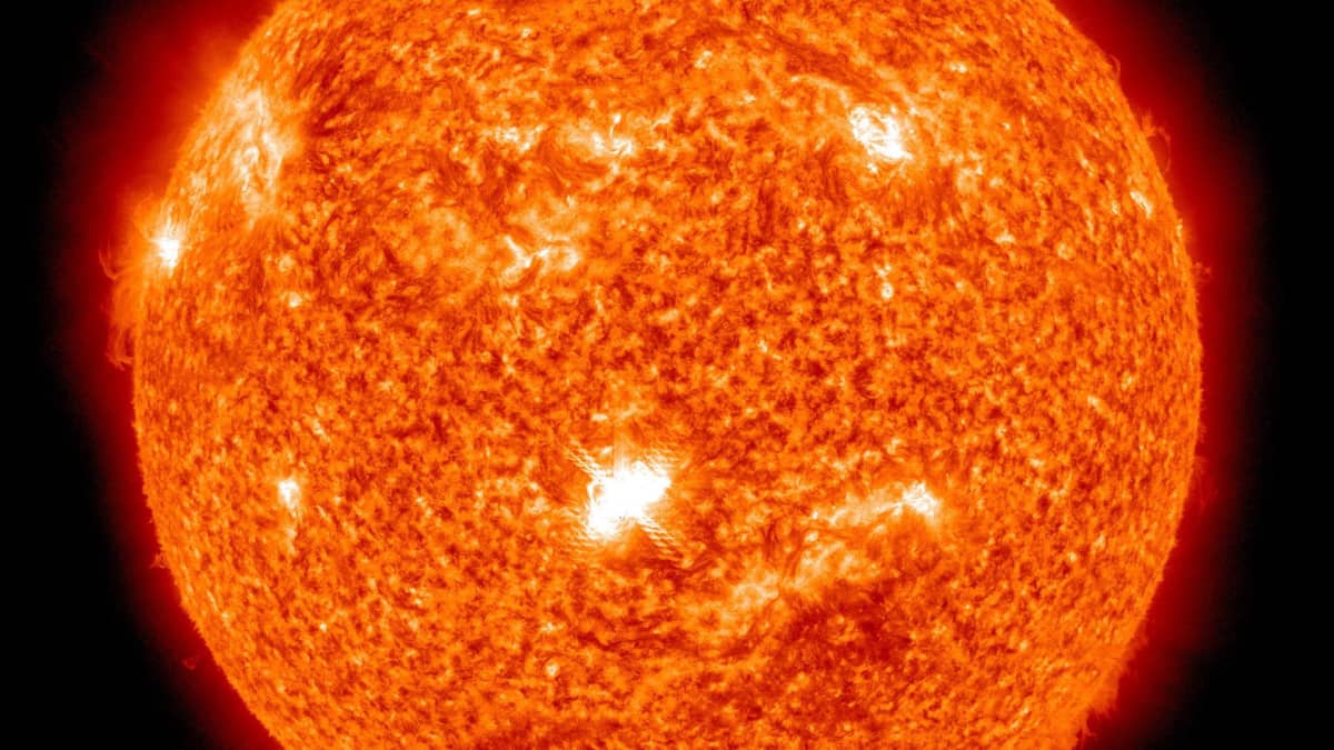 NASAn julkaisemassa kuvassa näkyy aurinkomyrskyjä auringon pinnalla.