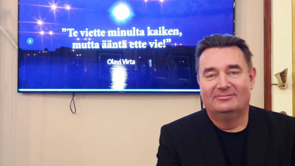 Olavi Virta -elokuvan ohjaaja Timo Koivusalo