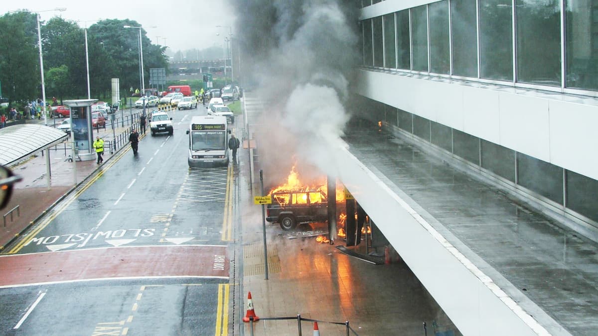 Terrori-isku Glasgowin lentoasemalla 30.06.2007.