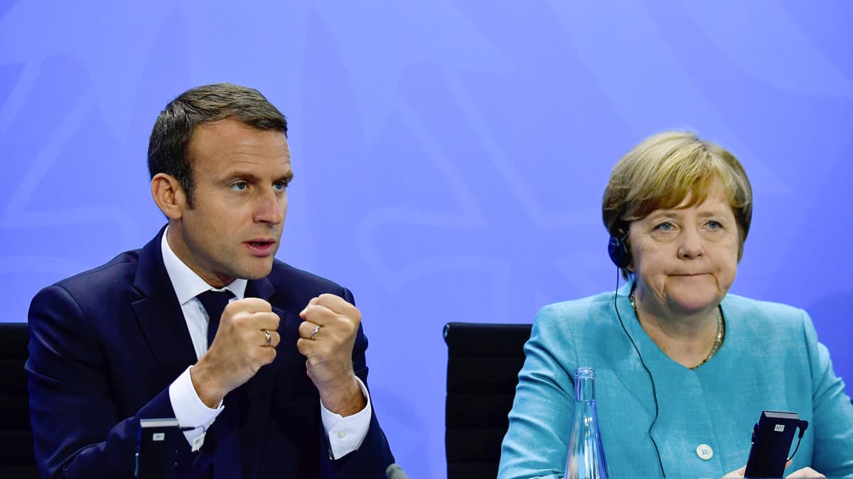 Ranskan presidentti Emmanuel Macron ja Saksan liittokansleri Angela Merkel kuvattuna tiedotustilaisuudessa Berliinissä 29. kesäkuuta. 