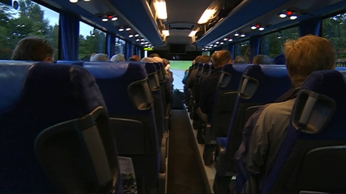 Lepotaukojen Minuuttipeli Kismittaa Bussikuskeja Tilausajoissa Laittomuuksiin Lipsutaan Toistuvasti