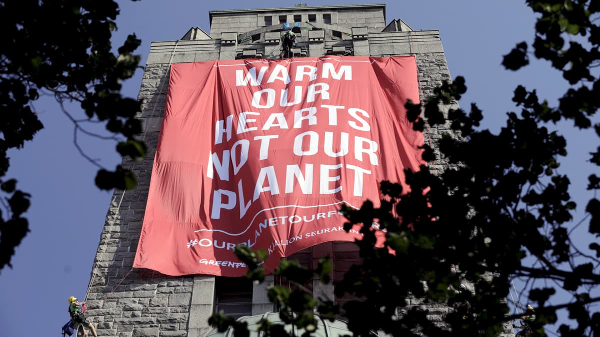 Greenpeacen mielenosoitus Helsingin Kalliossa.