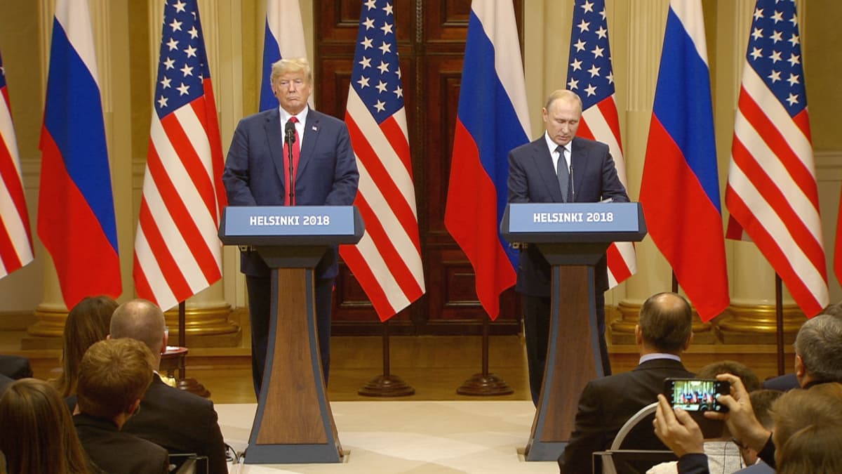 Donald Trumpin ja Vladimir Putinin tiedotustilaisuus presidentinlinnassa.