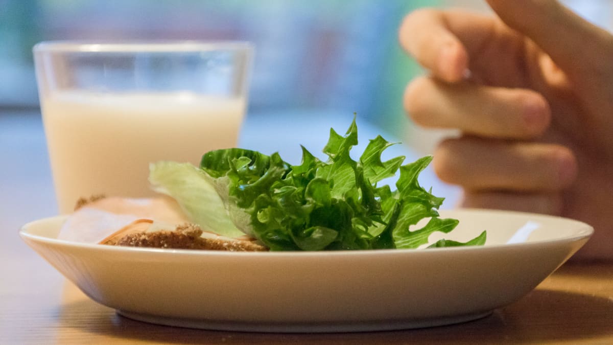 Менее половины финнов едят достаточно овощей и фруктов