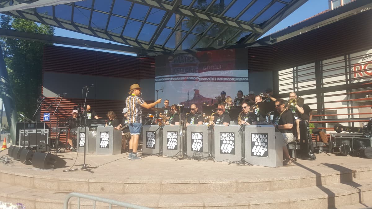 Imatra Big Band -kurssi alkoi ennätyksellisellä osanottajamäärällä –  ilmaiskonsertit ja jamit kuuluvat kaikille Koskenpartaalla