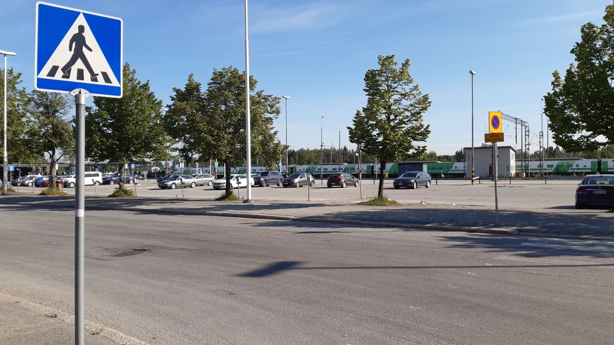 Seinäjoen asemanseudulla vain osa pysäköintipaikoista käytössä – pahin  tilanne loppuviikon aikana | Yle Uutiset
