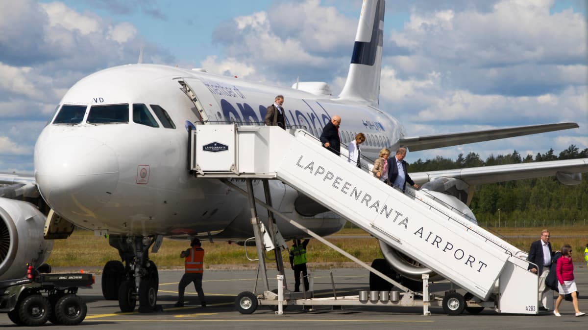 Eu-suurlähettiläitä saapumassa Lappeenrannan lentokentälle