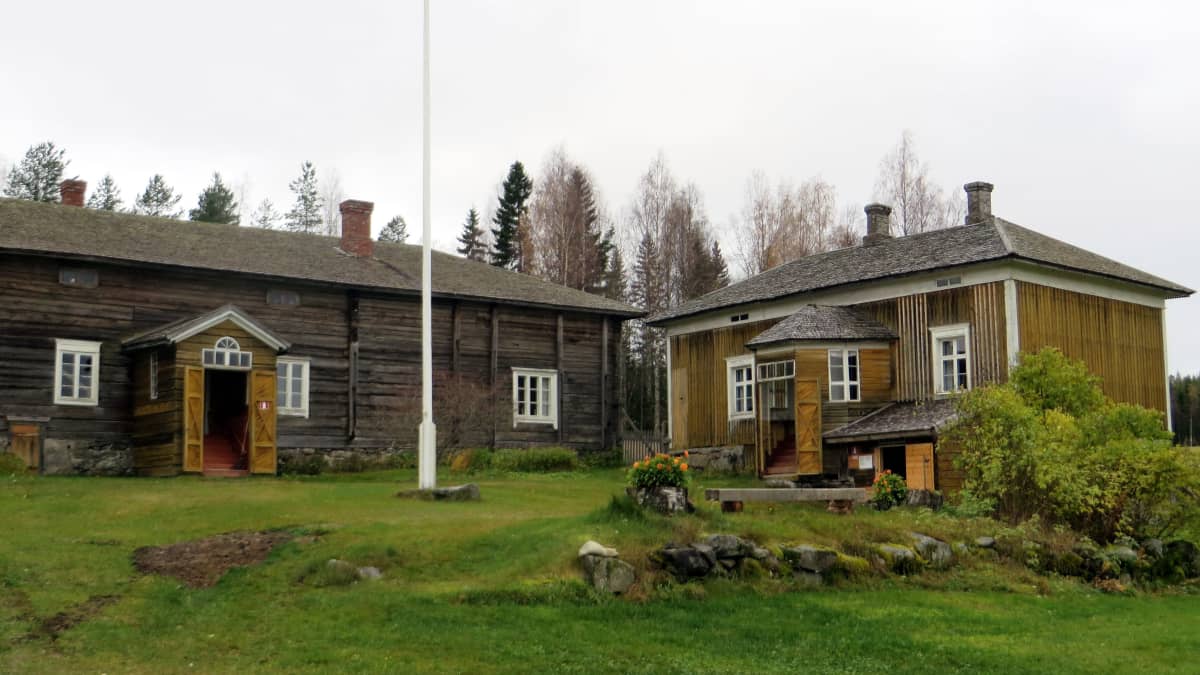 Riuttalan talonpoikaismuseon rakennuksia Kuopion Karttulassa.