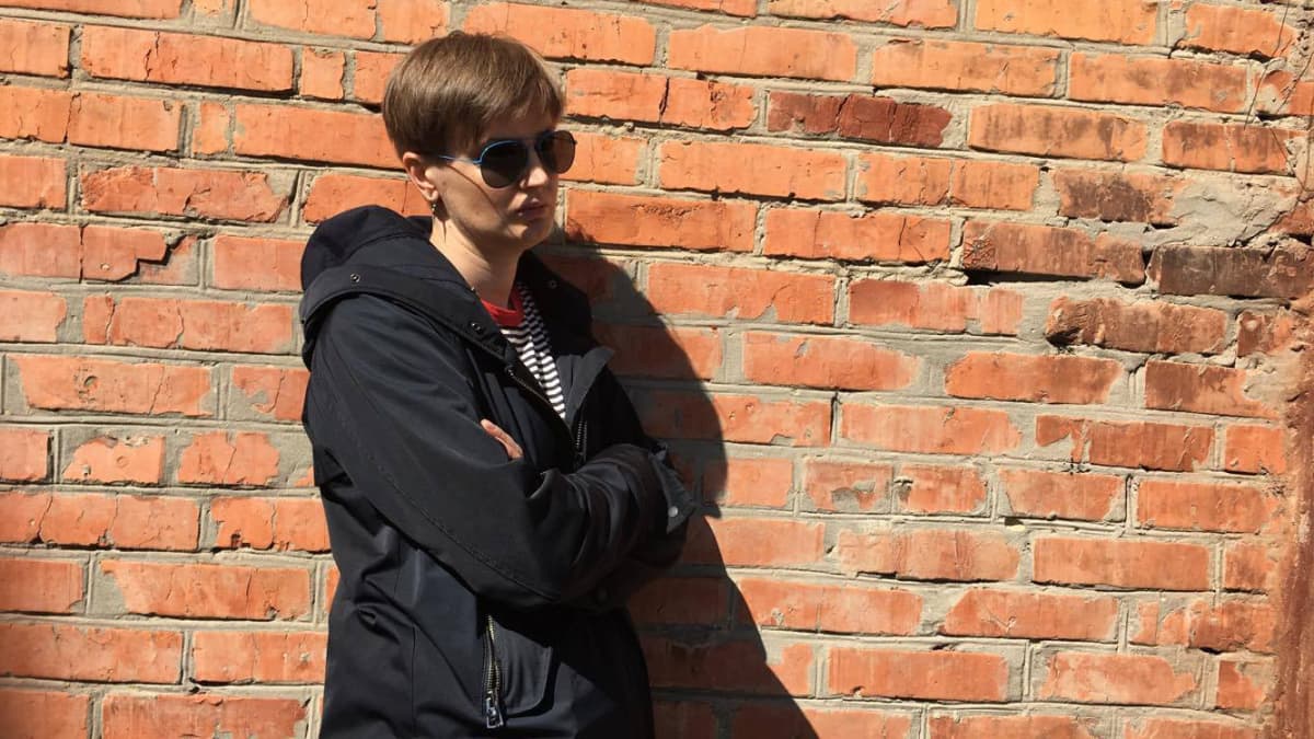 LGBT Network -järjestön johtaja Olga Baranova auttaa tšetšeenihomoja Moskovassa