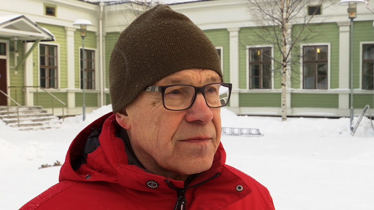 Oulun yliopiston historian emeritus professori Olavi K. Fält.