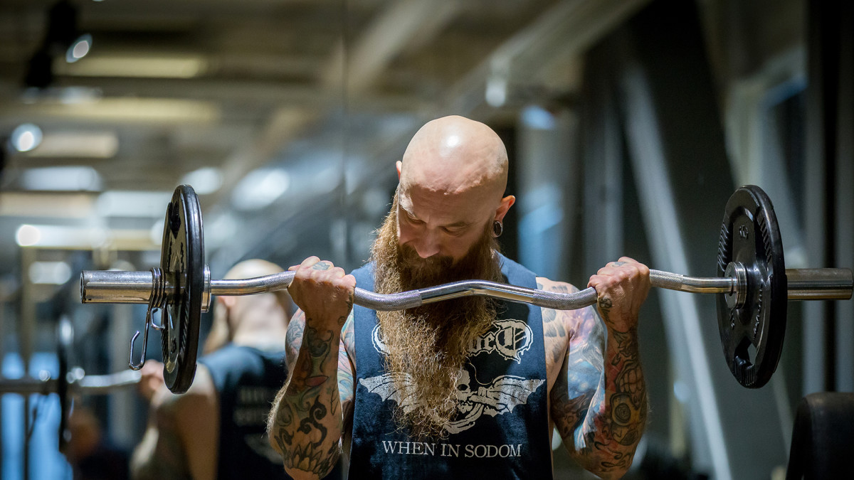 Lahtelaisen The Clinic -tatuointiliikkeen omistaja, lävistäjä ja kuntosalitreenaaja Teemu Almén, Kuntosali Fressi, Lahti, 12.2.2018.