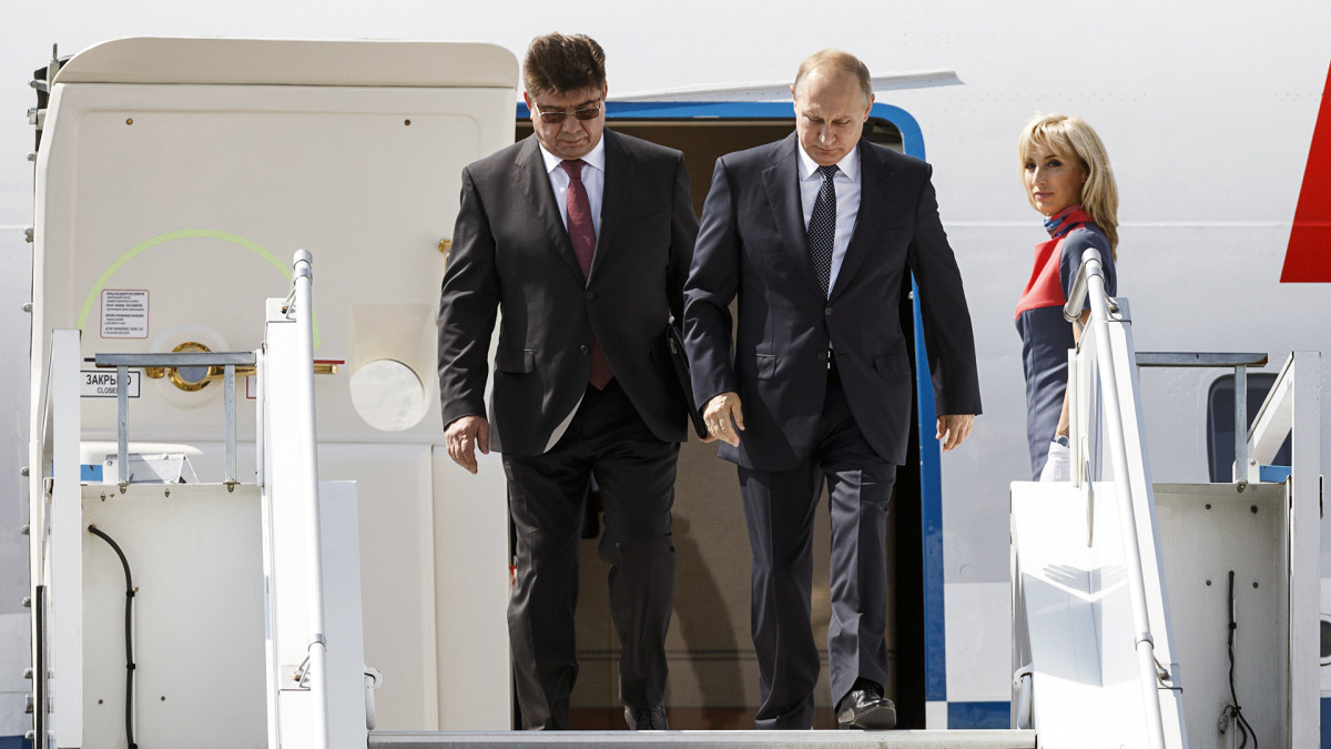Vladimir Putin saapuu Suomeen.