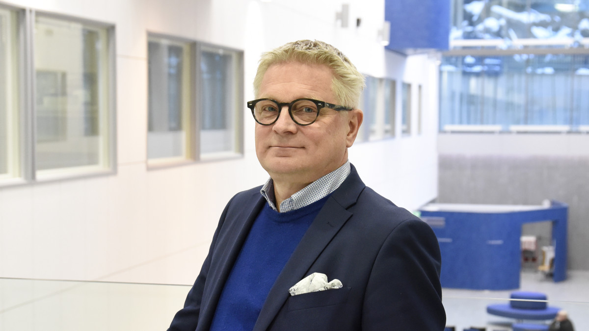 Kuopion yliopistollisen sairaalan johtajaylilääkäri Antti Hedman.