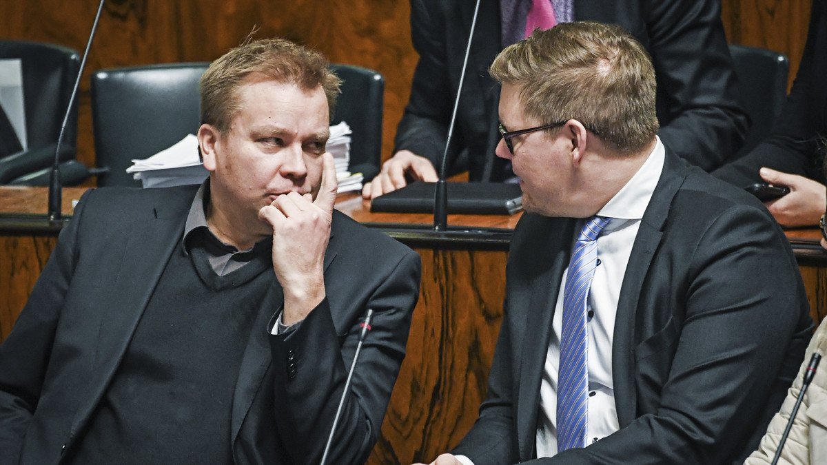 Antti Lindtman ja Antti Kaikkonen eduskunnassa.